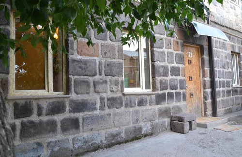 Gyumri House | Exceptional Stay at My Home: Family-Friendly with Kitchen