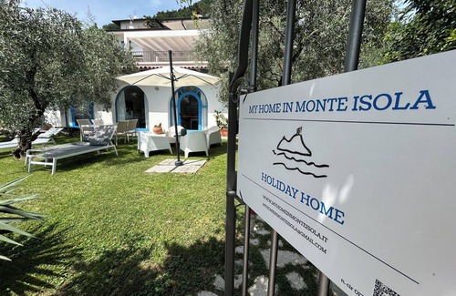 Peschiera Maraglio Apartment | Lakefront Apartment at My Home in Mount Island, Rated 9.8