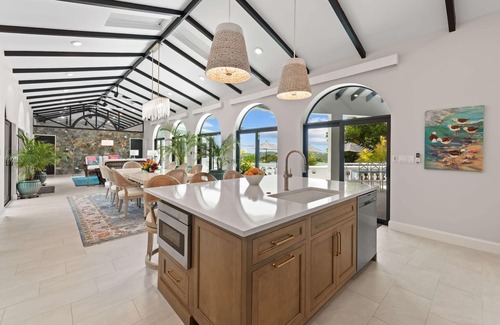 Estate Bakkero Villa | My Lady's Manor- Beautiful Views of Southside St. Thomas with Pool!
