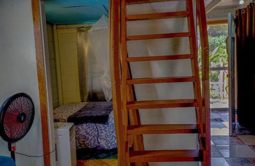 Negril House | Cozy Cabin Retreat in Negril with Breakfast Included