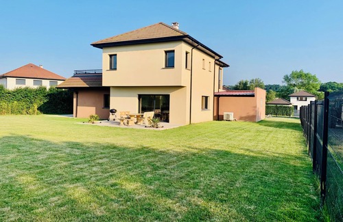 Verlincthun House | Pet-Friendly Retreat Near Hardelot/Le Touquet - 10/10 Rated