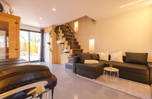 Chatillon-sur-Chalaronne House | Cozy My Lovenest: Pet-Friendly Retreat with Hot Tub