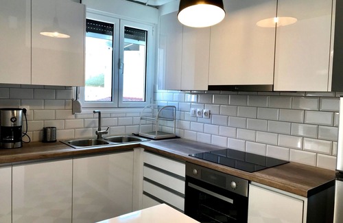 Ilisia Apartment | Convenient My Megaro Flat - Steps from Metro Musikis