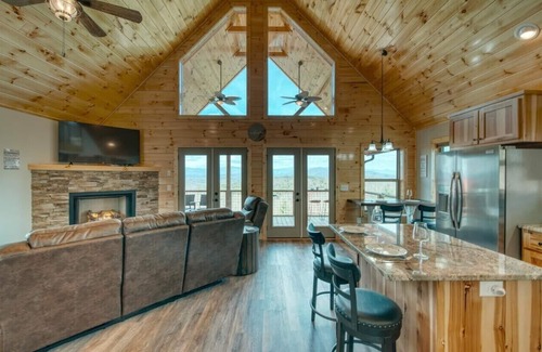 Unaka Cabin | Relax at My Mystic Mountain Cabin with Hot Tub & Fireplaces