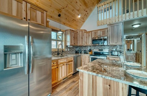 Unaka Cabin | Relax at My Mystic Mountain Cabin with Hot Tub & Fireplaces