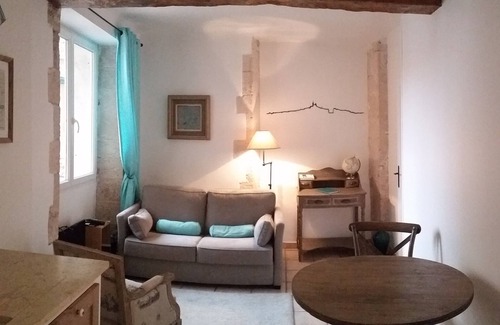 Hotel-de-Ville Apartment | Perfect Retreat: My Nest in Accoules with Ocean View