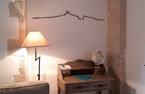 Hotel-de-Ville Apartment | Perfect Retreat: My Nest in Accoules with Ocean View