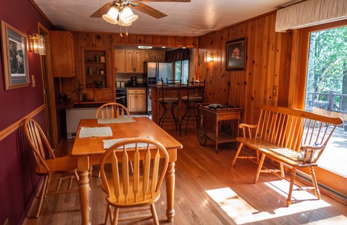 Side Lake Cabin | Idyllic North Bay Getaway - Lakefront Home with Ocean Views