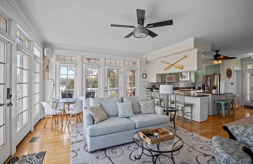 Merritt House | My Pointe of View - Waterfront Retreat with Pet-Friendly Perks