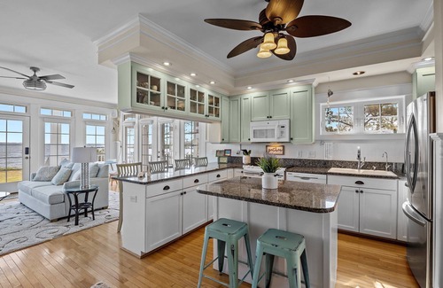 Merritt House | My Pointe of View - Waterfront Retreat with Pet-Friendly Perks