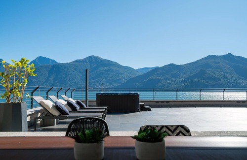 Naggio Apartment | My Rental Homes - Navalia Terracce with jacuzzi and lake view