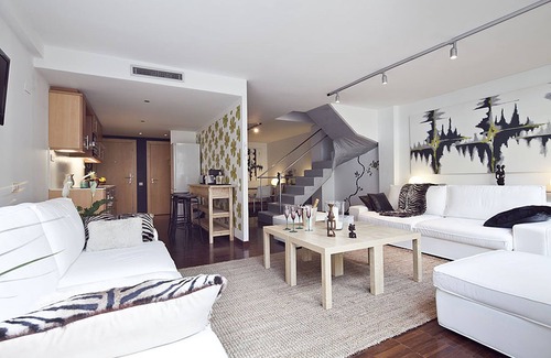 Sant Gervasi Apartment | Discover Barcelona: Private Pool & Garden Retreat