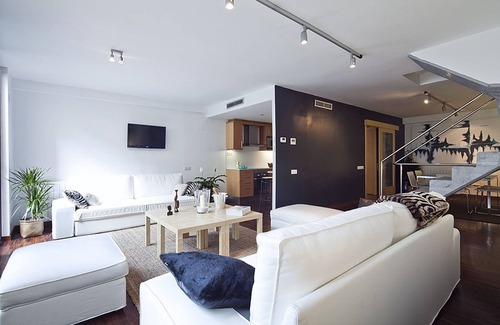 Sant Gervasi Apartment | Discover Barcelona: Private Pool & Garden Retreat