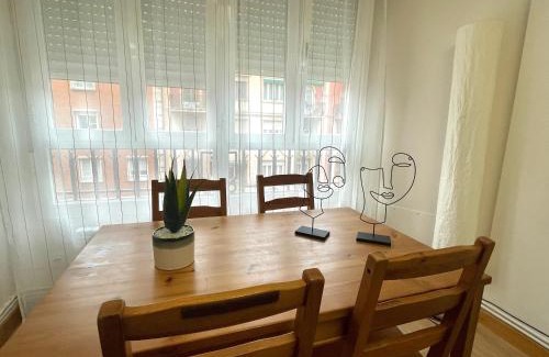Logrono City Centre Apartment | Central My Space: Guest Rated 9.5 & Child-Friendly Comfort