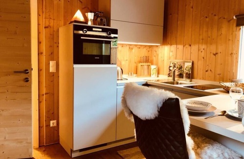 Treffen Ski Chalet | Exclusive Getaway at My Tiny Moos with Ocean Views