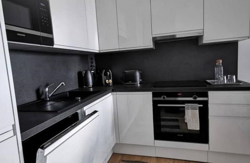 Erdberg Apartment | Cozy My TrIIIple Apartment Near City and Prater Attractions