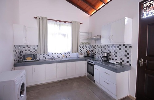 Hikkaduwa Villa | Private 4-Bedroom Villa with Pool and Child-Friendly Amenities