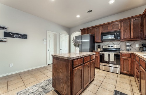 Keller House | Comfortable Stay at My Western Comfort in Fort Worth
