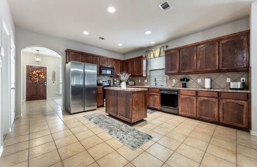 Keller House | Comfortable Stay at My Western Comfort in Fort Worth
