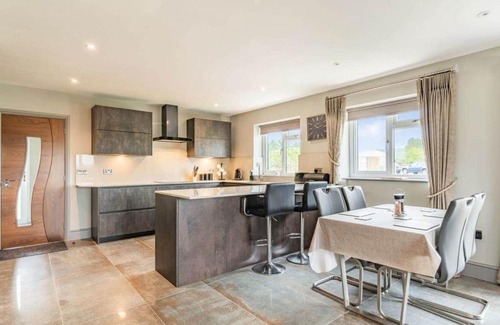 Blackburn House | Experience Mya Cottage: Family-Friendly Retreat with High Ratings