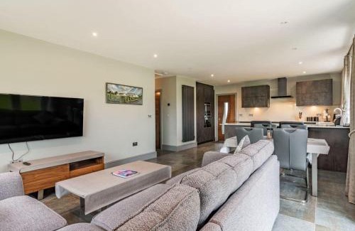 Blackburn House | Experience Mya Cottage: Family-Friendly Retreat with High Ratings
