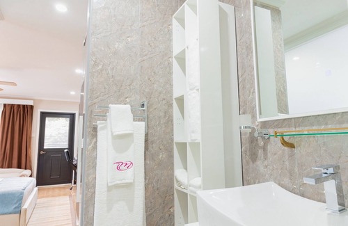 Colonarie Hotel | Experience Myah's Suites: Rated 9/10 with Pool & Spa