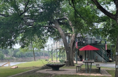 Dennis House | Experience Comfort at Myers Corner - Brazos River House