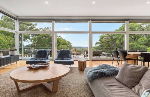 Merricks North House | Myers Road Villa-Solar Pool, Trampoline, Fireplace