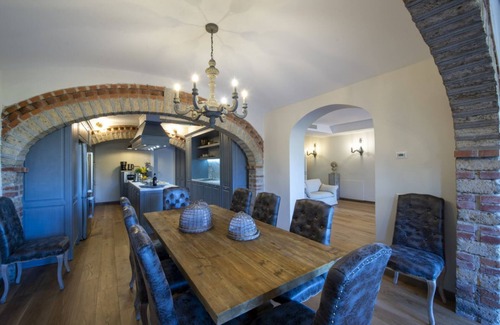Panzano in Chianti Villa | Villa Chianti: Infinity Pool & Vineyard Views Await You