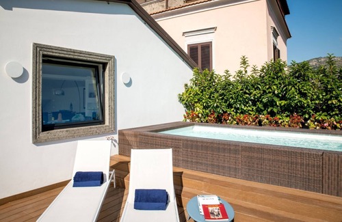 Sant'Agnello Apartment | Top-Rated Oceanfront Apartment with Pool and Spa Amenities