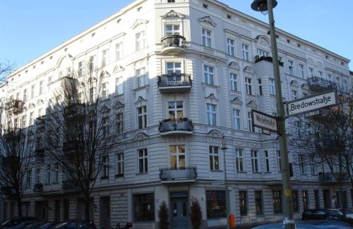 Moabit Apartment | Discover MyHappyplace: Family-Friendly Berlin Retreat