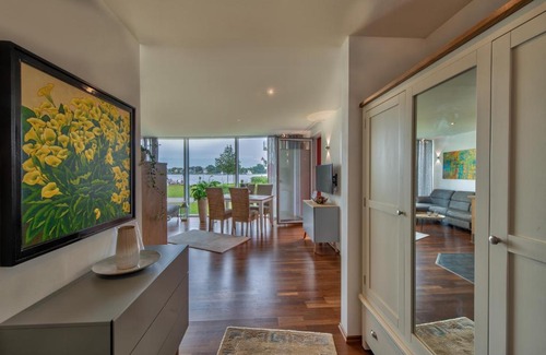 Kropeliner-Tor-Vorstadt Apartment | Top-Rated Wheelchair Accessible Stays at myHarbourfront