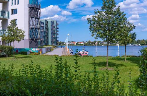 Kropeliner-Tor-Vorstadt Apartment | Top-Rated Wheelchair Accessible Stays at myHarbourfront