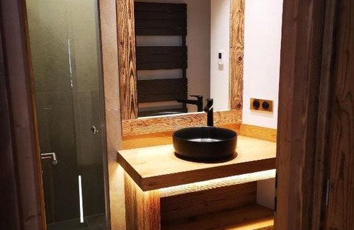Val Claret Apartment | Elegant Tignes Val Claret Retreat with Breakfast & High Ratings