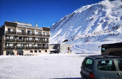 Val Claret Apartment | Elegant Tignes Val Claret Retreat with Breakfast & High Ratings