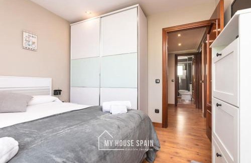 Cimadevilla Apartment | Cozy Cimadevilla Apartment by the Sea, Family-Friendly Stay