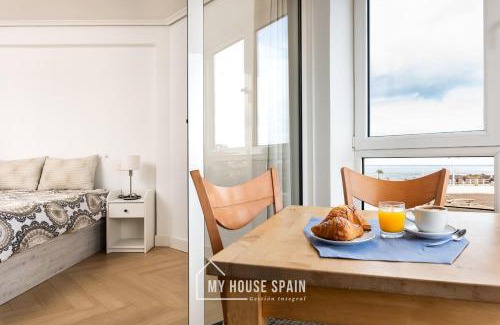 El Pison Apartment | Beachfront Retreat with Parking, Pet & Child Friendly