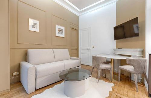 L'Europe Apartment | Explore MyKeypers Parisian Flat - Family-Friendly in Central Paris