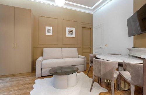 L'Europe Apartment | Explore MyKeypers Parisian Flat - Family-Friendly in Central Paris