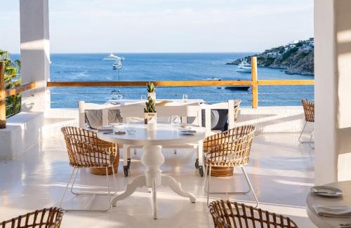 Platis Gialos Resort | Elegant Mykonos Blu: A Beachfront 5-Star Retreat