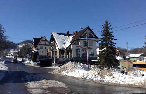 Korbielow House | Discover Mylak: Family-Friendly Stay with Pool & Breakfast