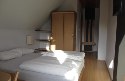 Korbielow House | Discover Mylak: Family-Friendly Stay with Pool & Breakfast