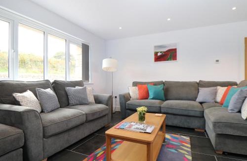 Pendeen House | Experience Myles View: 5-Star Stay with Pet-Friendly Amenities
