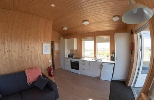 Hornafjörður Cottage | Relax at Myllulækur: Family-Friendly with Breakfast Included