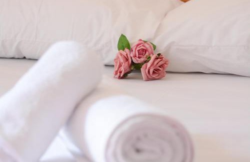 Sikia Apartment | Oceanfront Retreat at Myloi Loggou - Guest Rated 9/10
