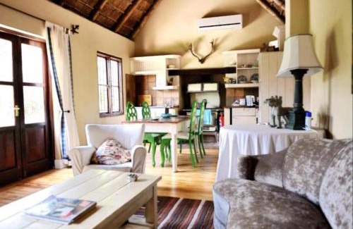 Ladismith House | Exceptional Mymering Wine & Guest Estate with Pool Access