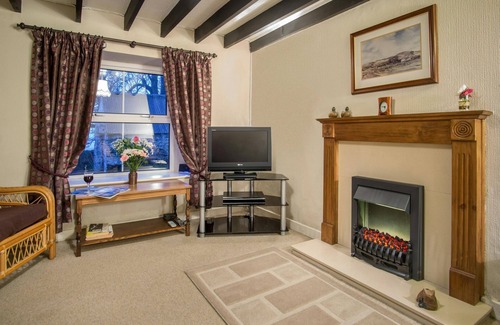 Clynderwen Cottage | Inviting Stay at Mynydd Crwn Bach, Clynderwen