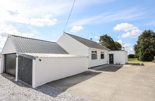 Llanfairpwllgwyngyll House | Experience Family-Friendly Comfort at Mynydd Mwyn Hotel