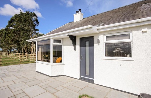 Llanfairpwllgwyngyll House | Experience Family-Friendly Comfort at Mynydd Mwyn Hotel