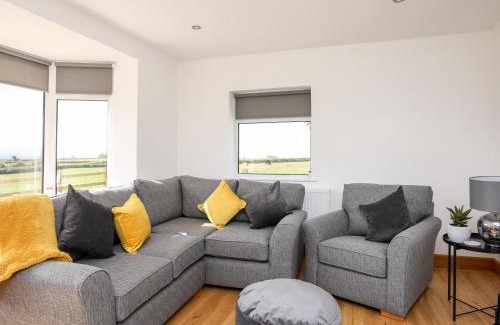 Llanfairpwllgwyngyll House | Experience Family-Friendly Comfort at Mynydd Mwyn Hotel
